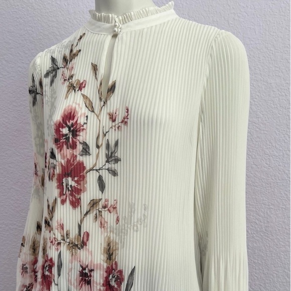 White House Black Market Tops - WHBM pleated floral blouse (12)